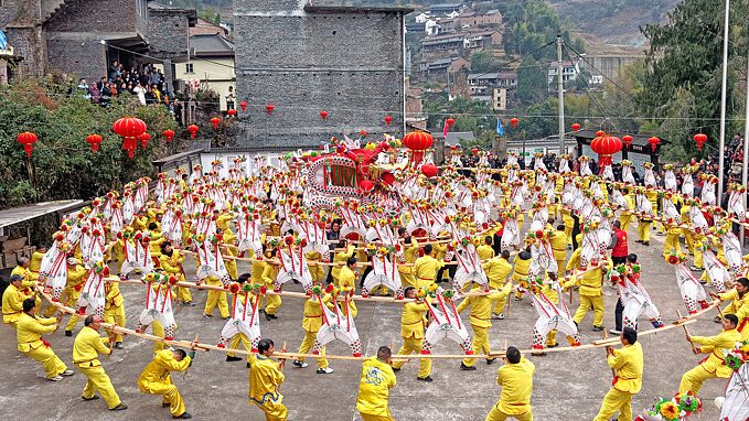 Anshan_Village_Unveils_Stunning_360m_Wooden_Stool_Dragon_for_2025_Chinese_New_Year