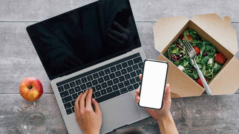 Apple_in_Talks_to_Invest_Billions_in_AI_Leader_OpenAI