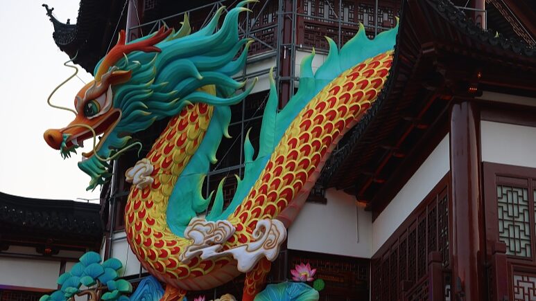 Artisans Gear Up for Shanghai Yuyuan Garden’s 40-Day Lantern Festival Celebrations Artisans_Gear_Up_for_Shanghai_Yuyuan_Garden_s_40_Day_Lantern_Festival_Celebrations