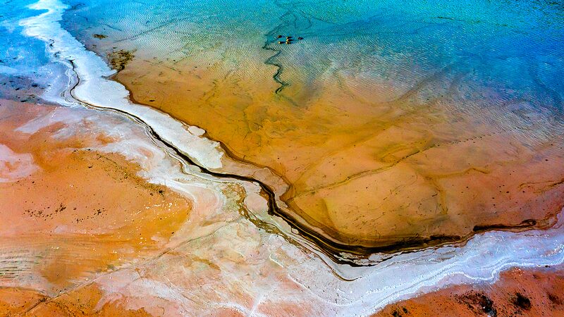 Autumn_Splendor__Huangshi_s_Copper_Tailing_Ponds_Transform_into_Vibrant_Watercolor_Masterpieces