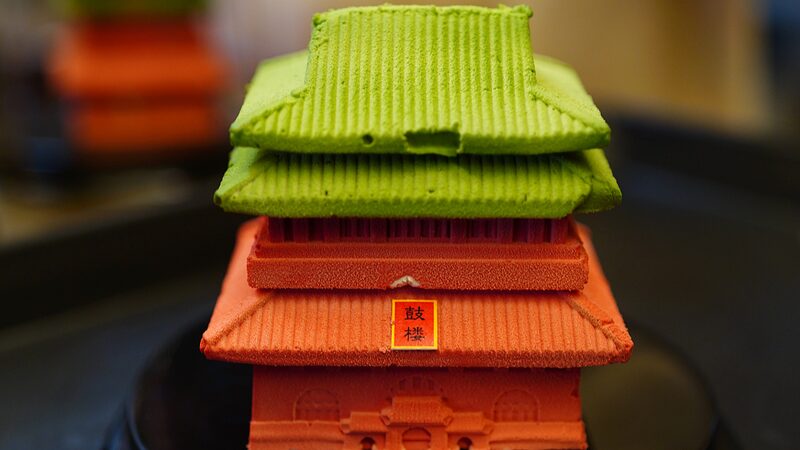 Beijing_Bakery_Creates_Edible_Replica_of_Historic_Drum_Tower