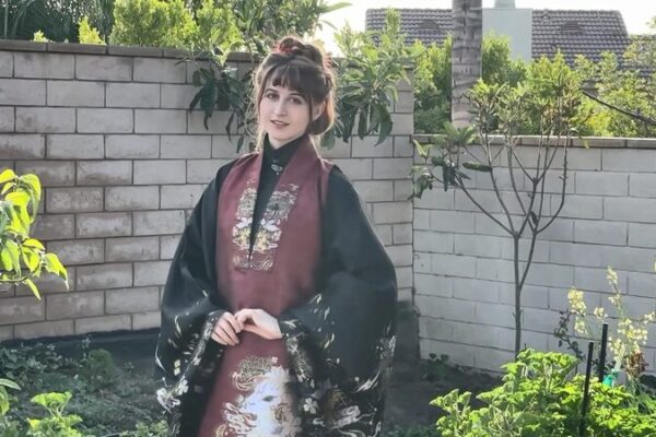 Boston Enthusiast Promotes Hanfu, Bridging Cultures Between USA and China Boston_Enthusiast_Promotes_Hanfu__Bridging_Cultures_Between_USA_and_China video poster