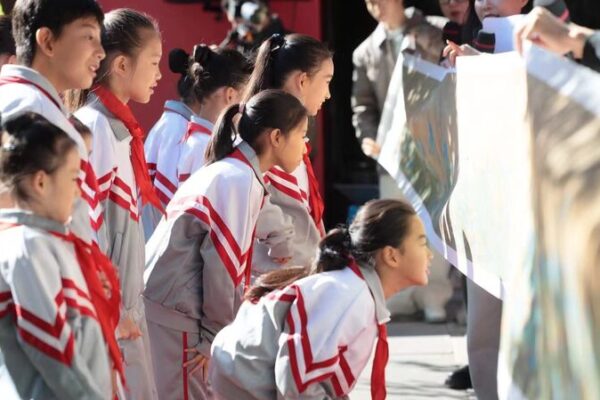 Bridging Art and Education: ‘A Tapestry of a Legendary Land’ Inspires Beijing’s Youth Bridging_Art_and_Education___A_Tapestry_of_a_Legendary_Land__Inspires_Beijing_s_Youth