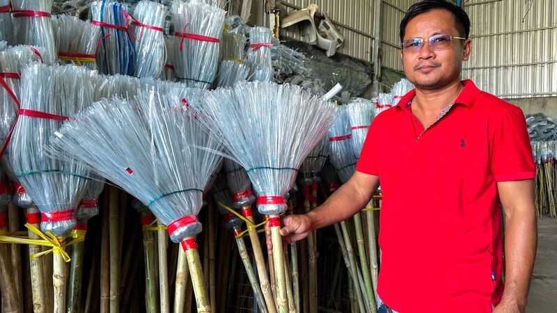 Cambodian_Entrepreneur_Turns_Plastic_Waste_into_Durable_Brooms