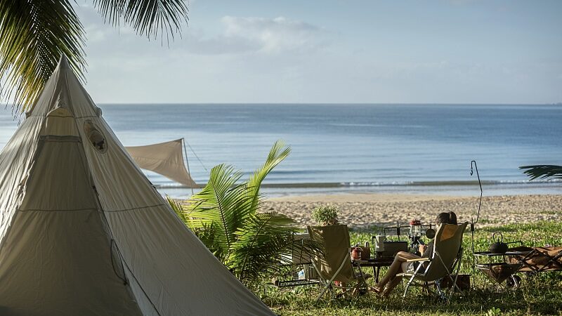 Camping_Craze_Boosts_Coastal_Tourism_in_Sanya_This_Spring video poster