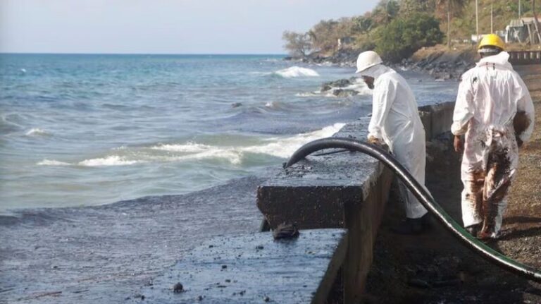 Caribbean_Oil_Slick_Threatens_Tobago_s_Shores_and_Economy