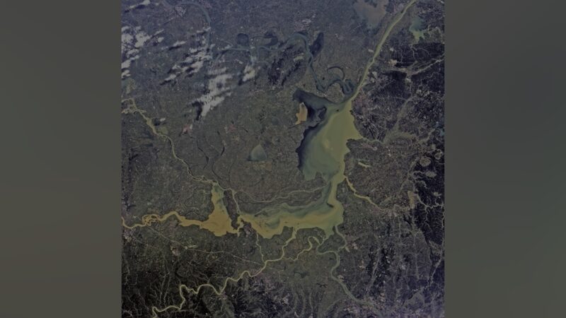 Central_China_s_Dongting_Lake_Dike_Breach__Satellites_Aid_Swift_Relief_Efforts
