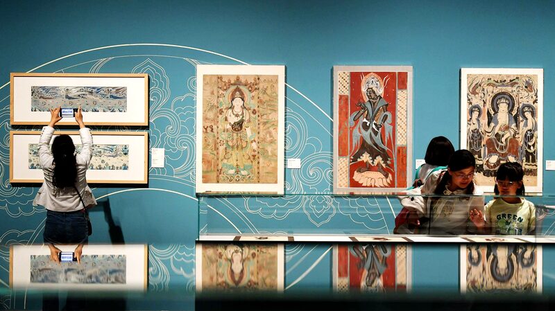 Chang_Shana_s_Eight_Decade_Dunhuang_Art_Exhibition_Opens_in_Beijing video poster