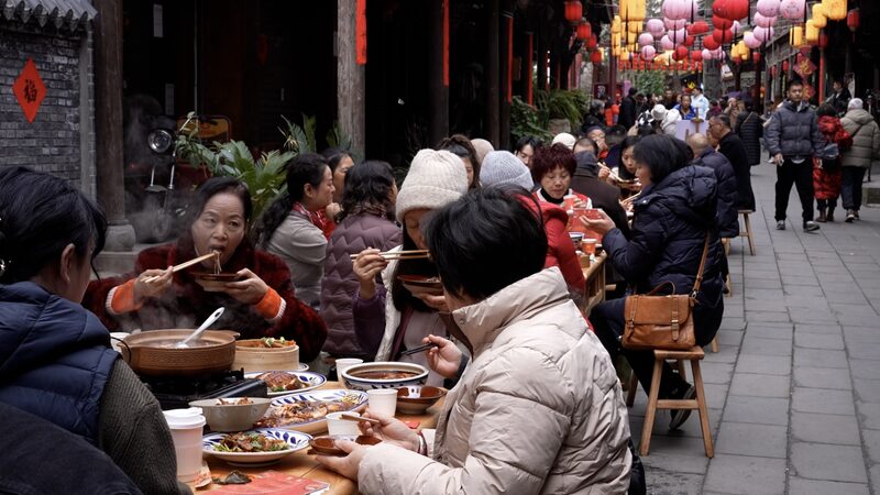 Chengdu_s__Long_Street_Feast__Drives_Spring_Festival_Economic_Surge video poster