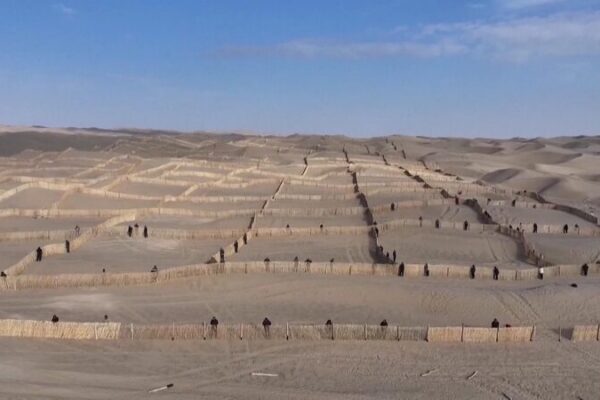 China Completes 3,046 km Green Belt Around Taklimakan Desert China_Completes_3_046_km_Green_Belt_Around_Taklimakan_Desert