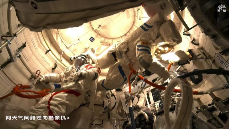 China Reveals Astronauts for Shenzhou-20, 21 Missions as Space Station Expands China_Reveals_Astronauts_for_Shenzhou_20__21_Missions_as_Space_Station_Expands