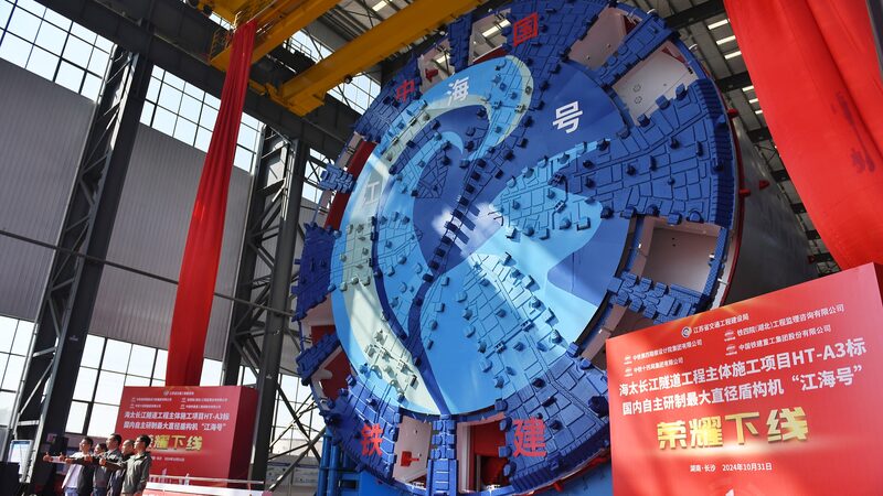 China_Unveils_Massive_Self_Built_Tunnel_Boring_Machine_to_Transform_Yangtze_River_Infrastructure