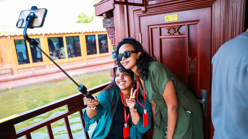 China_Welcomes_Surge_in_Tourists_with_New_Open_Policies