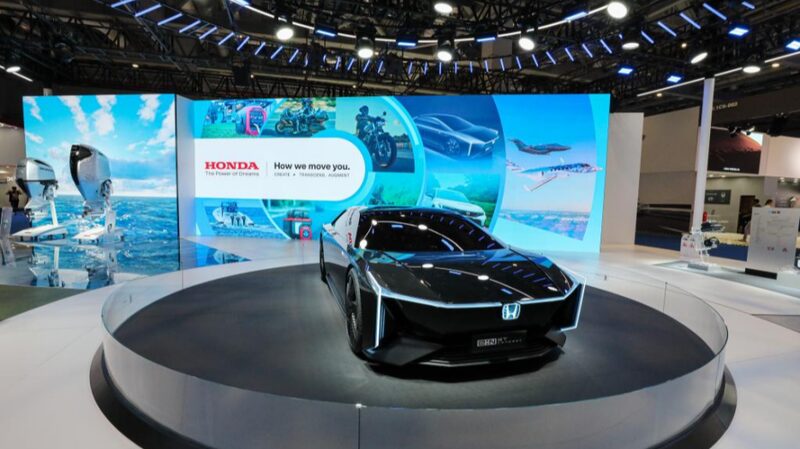 China_s_CIIE_and_Hongqiao_Forum_Spotlight_Auto_Innovation_and_Tech_Advancements