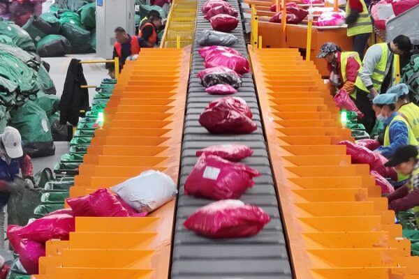 China’s Economic Resilience Shakes ‘Peak China’ Predictions China_s_Economic_Resilience_Shakes__Peak_China__Predictions