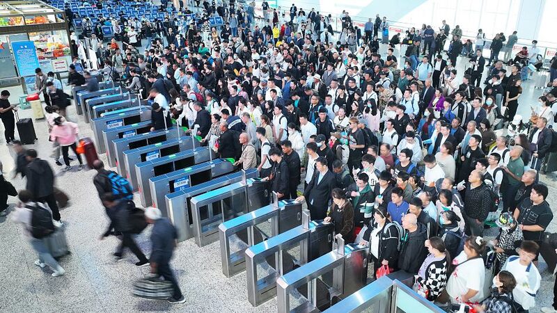 China’s Golden Week Sparks Economic Surge with Record Consumption China_s_Golden_Week_Sparks_Economic_Surge_with_Record_Consumption