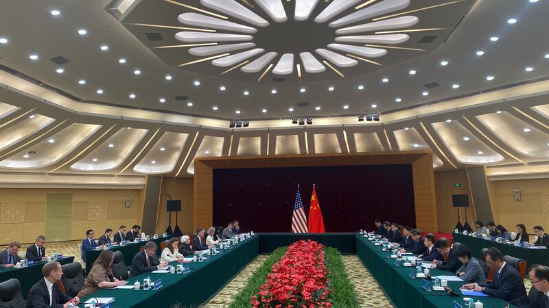 China_s_Vice_Premier_Meets_U_S__Treasury_Secretary_to_Strengthen_Economic_Ties