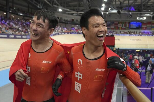 Chinese_Athletes_Shine_Bright_on_First_Day_of_2024_Paralympic_Games