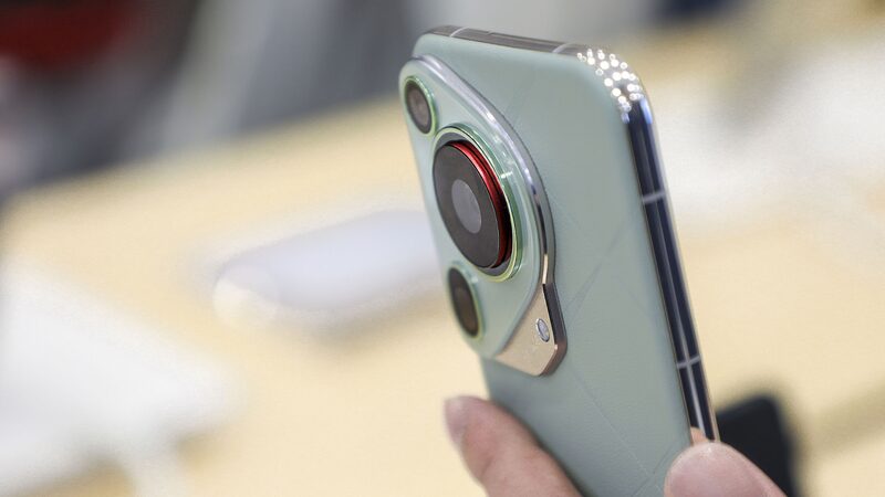 Chinese_Commerce_Ministry_Condemns_U_S__Restrictions_on_Huawei