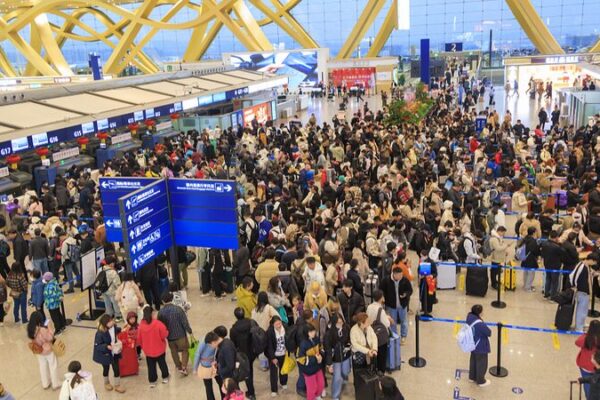 Chinese Mainland Sees 7.2B Trips During Spring Festival, Up 10.6% YoY Chinese_Mainland_Sees_7_2B_Trips_During_Spring_Festival__Up_10_6__YoY