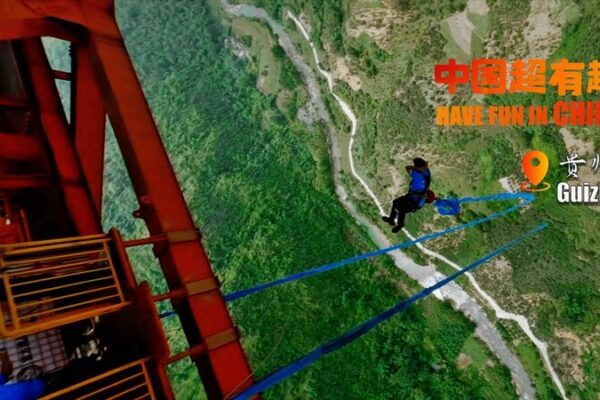 Chinese Mainland’s Baling River Bridge Sets Record with Highest Bungee Jump Chinese_Mainland_s_Baling_River_Bridge_Sets_Record_with_Highest_Bungee_Jump video poster