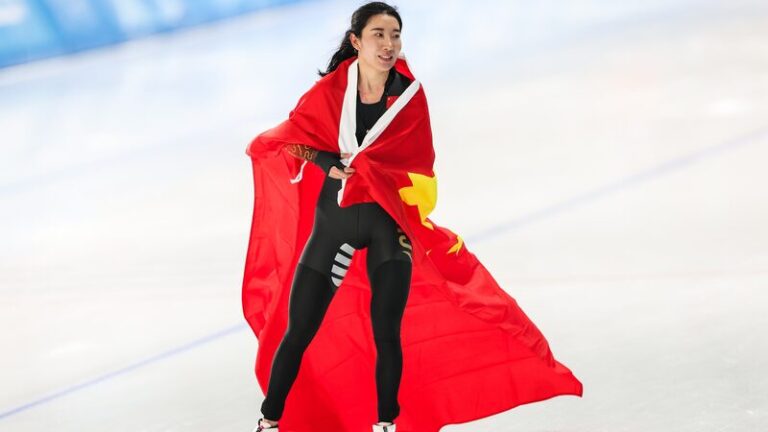 Chinese_Skater_Han_Mei_Clinches_Gold_at_Asian_Winter_Games video poster