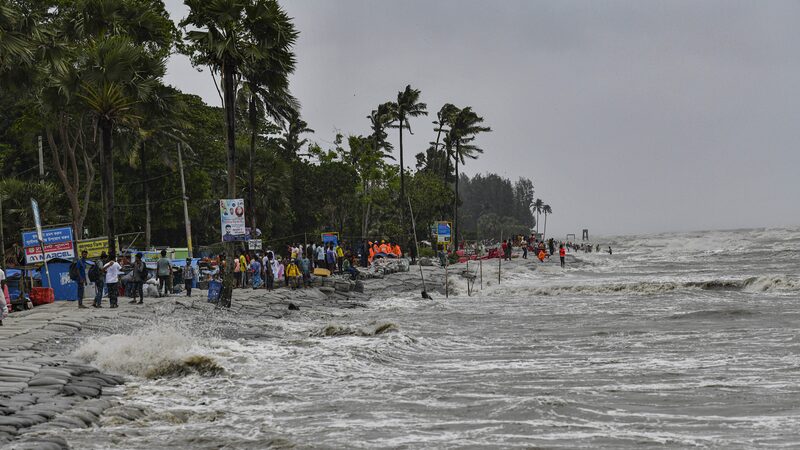 Cyclone_Remal_Hits_Bangladesh__Nearly_a_Million_Seek_Shelter_as_Storm_Intensifies