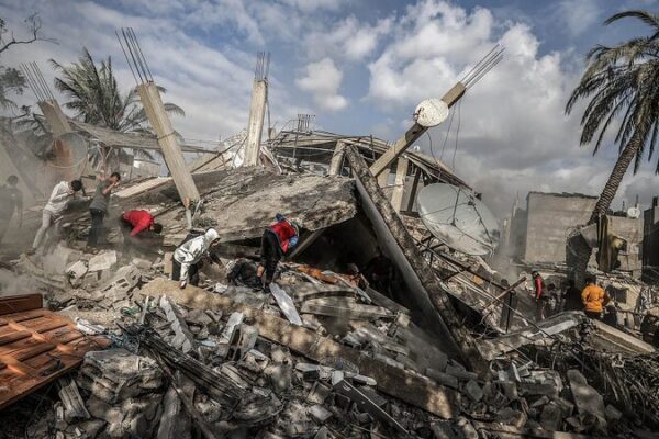 Day_71__18_700__Palestinians___1_100__Israelis_Killed_Amid_Gaza_Blackouts video poster