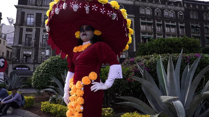 Day_of_the_Dead__Mexico_s_Timeless_Tradition_Boosts_Tourism_and_Economy video poster