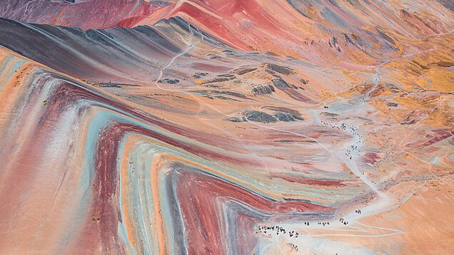 Discover Peru’s Vinicunca: The Vibrant Rainbow Mountain Discover_Peru_s_Vinicunca__The_Vibrant_Rainbow_Mountain