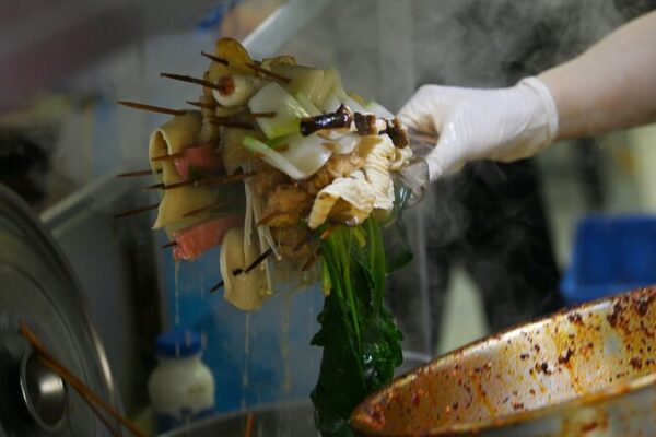 Discover Tianshui’s Viral Spicy Hot Pot: A Culinary Sensation in Gansu Discover_Tianshui_s_Viral_Spicy_Hot_Pot__A_Culinary_Sensation_in_Gansu