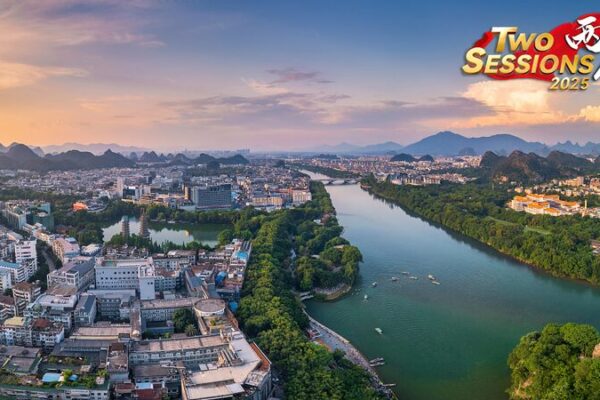 Discover the Breathtaking Beauty of Xiangshan Scenic Area in Guilin Discover_the_Breathtaking_Beauty_of_Xiangshan_Scenic_Area_in_Guilin video poster