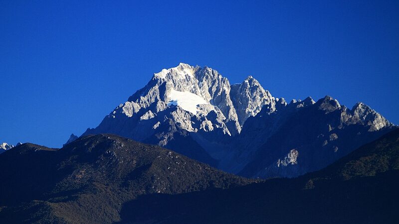 Discover the Majestic Yulong Snow Mountain in Yunnan Discover_the_Majestic_Yulong_Snow_Mountain_in_Yunnan video poster