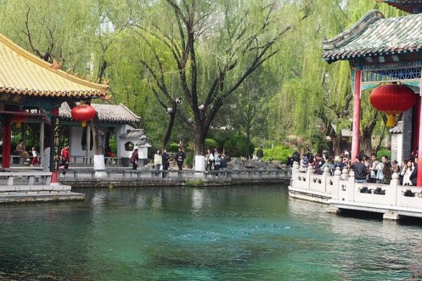 Discover the Serenity of Baotu Spring: A Timeless Oasis in Jinan Discover_the_Serenity_of_Baotu_Spring__A_Timeless_Oasis_in_Jinan