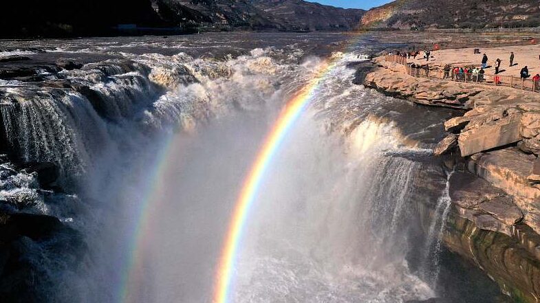 Double Rainbow Delight at Hukou Waterfall Thrills Visitors Double_Rainbow_Delight_at_Hukou_Waterfall_Thrills_Visitors