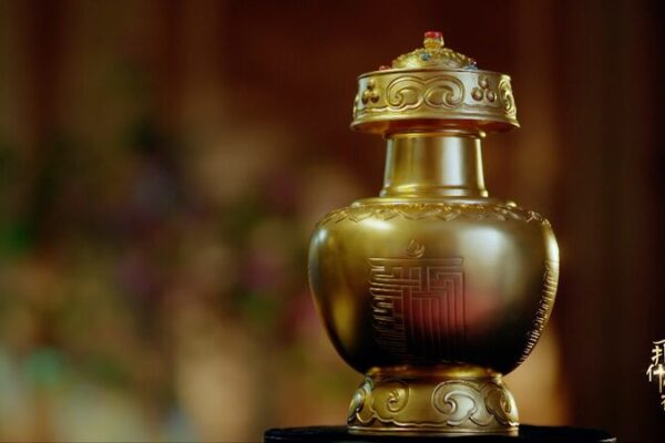 Emperor Qianlong’s Golden Urn: Shaping Tibetan Buddhism’s Reincarnation Emperor_Qianlong_s_Golden_Urn__Shaping_Tibetan_Buddhism_s_Reincarnation video poster