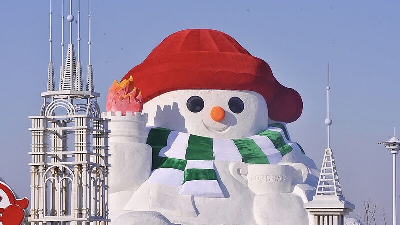 Explore_Harbin_s_Six_Iconic_Giant_Snowmen_at_the_Annual_Ice_Festival