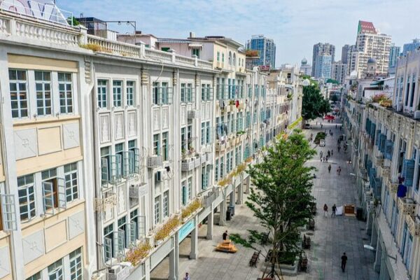Exploring_Xiamen_s_Zhongshan_Road__A_Blend_of_History_and_Modern_Charm video poster