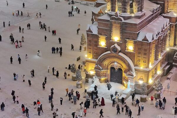 Fairytale Night: Saint Sophia Cathedral Shines Amid Harbin’s Snowstorm Fairytale_Night__Saint_Sophia_Cathedral_Shines_Amid_Harbin_s_Snowstorm