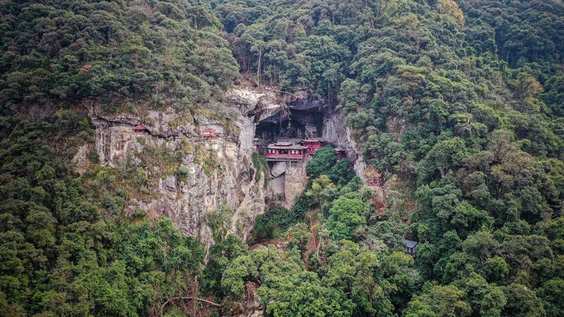 Fangguang_Temple__Millennia_Old_Wooden_Marvel_Clings_to_Cliffside_in_Fujian - My Global News: Voices of a New Era Fangguang_Temple__Millennia_Old_Wooden_Marvel_Clings_to_Cliffside_in_Fujian