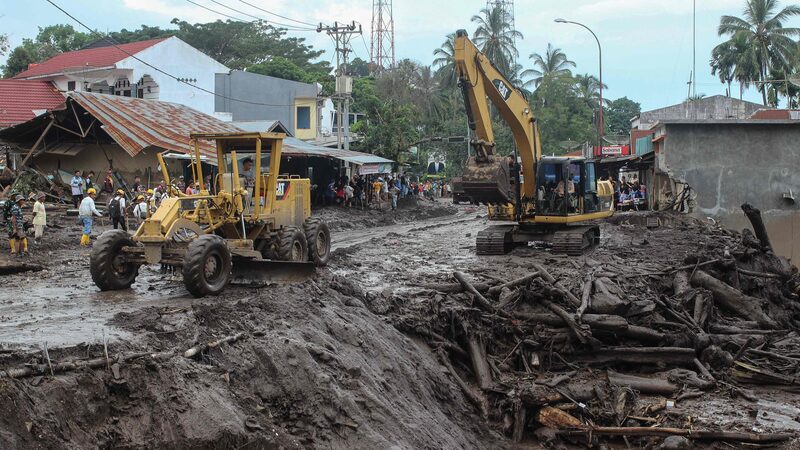 Flash_Floods_and_Volcanic_Flows_Claim_52_Lives__17_Missing_in_Indonesia