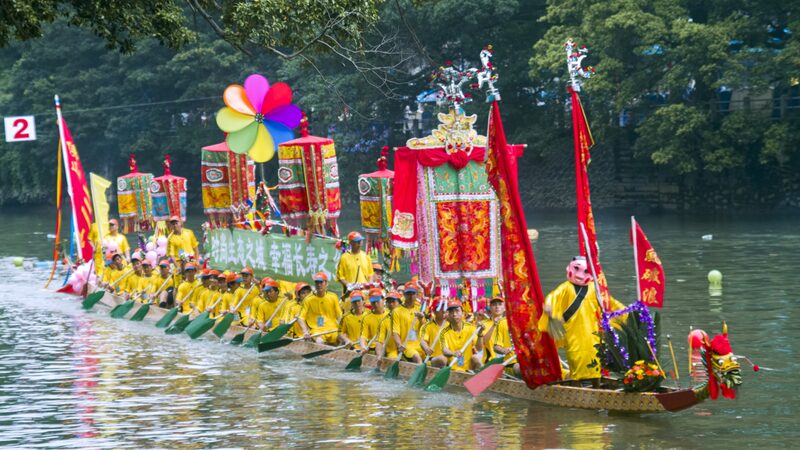 Foshan’s Dragon Boat Parades Light Up the City Ahead of Duanwu Festival Foshan_s_Dragon_Boat_Parades_Light_Up_the_City_Ahead_of_Duanwu_Festival