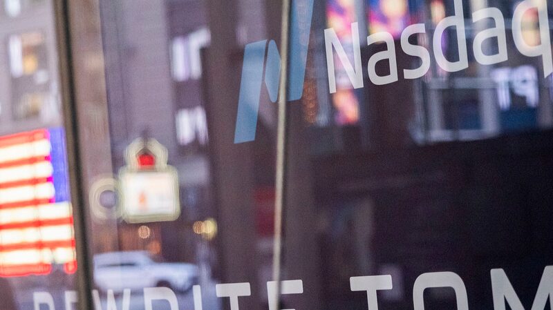 Gold_Soars_Past__2_800_as_US_Tariffs_Loom