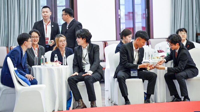 Guangdong_Party_Chief_Urges_Stronger_Ties_with_Taiwan_Youth_Delegation