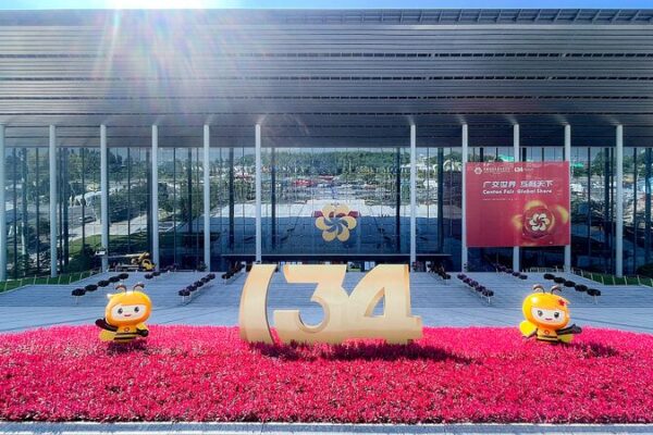 Guangzhou_Opens_134th_Canton_Fair__Global_Participation_Soars video poster