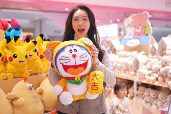 Guzi_Economy__Pop_Culture_Revolutionizing_Retail_and_Captivating_Youth video poster