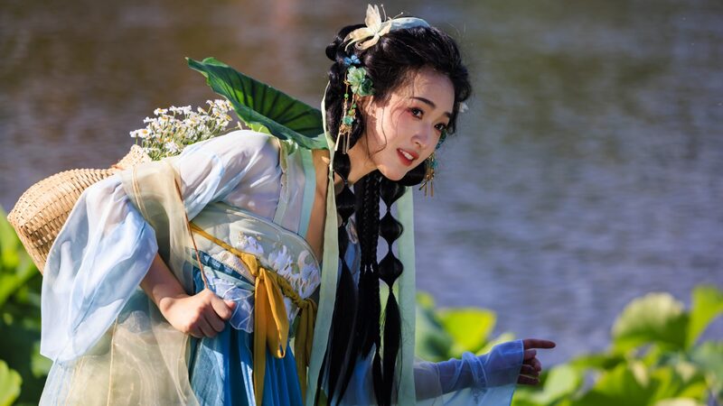 Hanfu Renaissance: ‘Lotus Flower Fairy’ Blooms in Kunming’s Summer Scene Hanfu_Renaissance___Lotus_Flower_Fairy__Blooms_in_Kunming_s_Summer_Scene