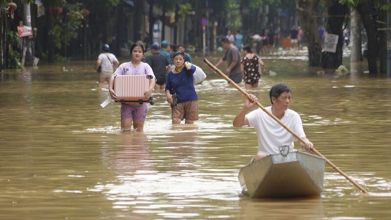 Hanoi_Grapples_with_Persistent_Floods_and_Northern_Landslides