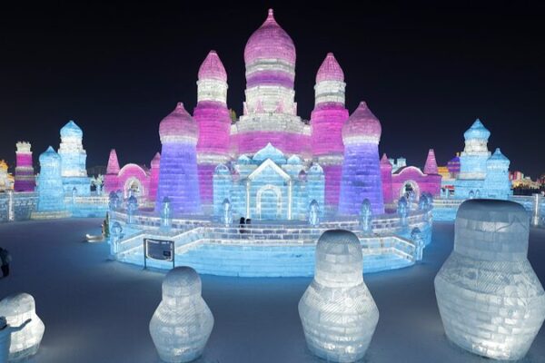 Harbin Ice and Snow World Dazzles Visitors with Stunning Creations Harbin_Ice_and_Snow_World_Dazzles_Visitors_with_Stunning_Creations