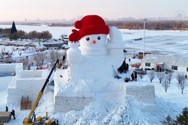 Harbin Unveils Massive 20-Meter Snowman to Greet Winter Visitors Harbin_Unveils_Massive_20_Meter_Snowman_to_Greet_Winter_Visitors